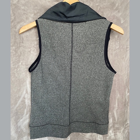 🎉Under Armour Cold Gear Full-Zip Vest, Size Women’s Small, Gray - Picture 6 of 6